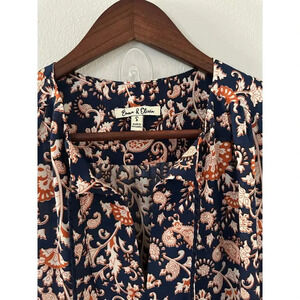 Emma & Olivia Sleeveless Top sz Small